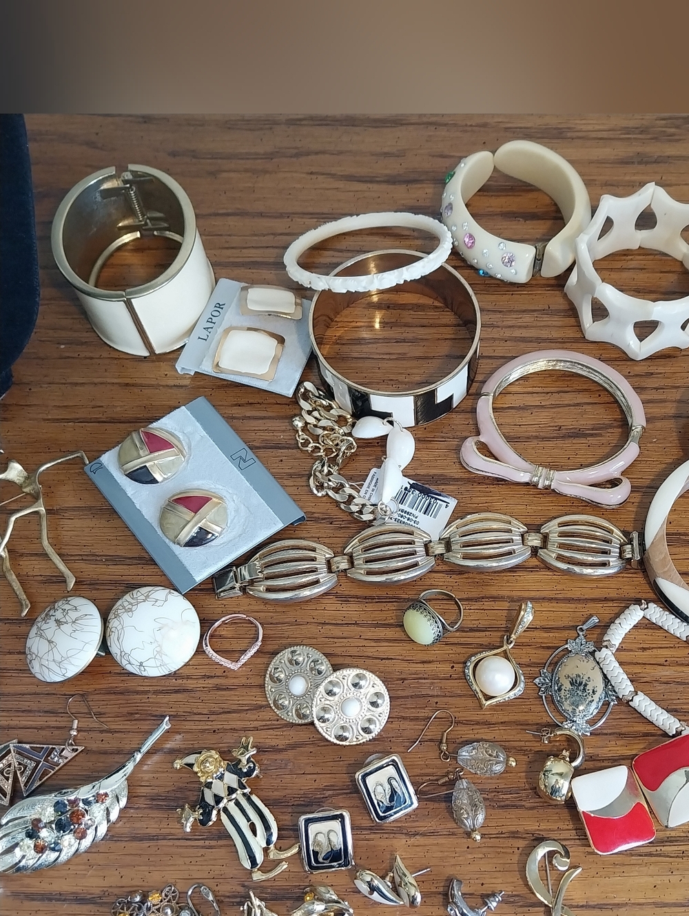 Vintage Gold and Red Jewelry Set with Mixed Gold-Tone Jewelry - Picture 4 of 9